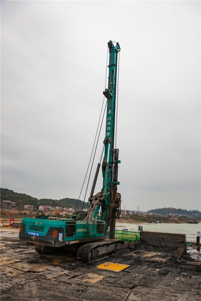 水下钻孔80米，，，，，，必发智能旋挖钻机震撼施工时势