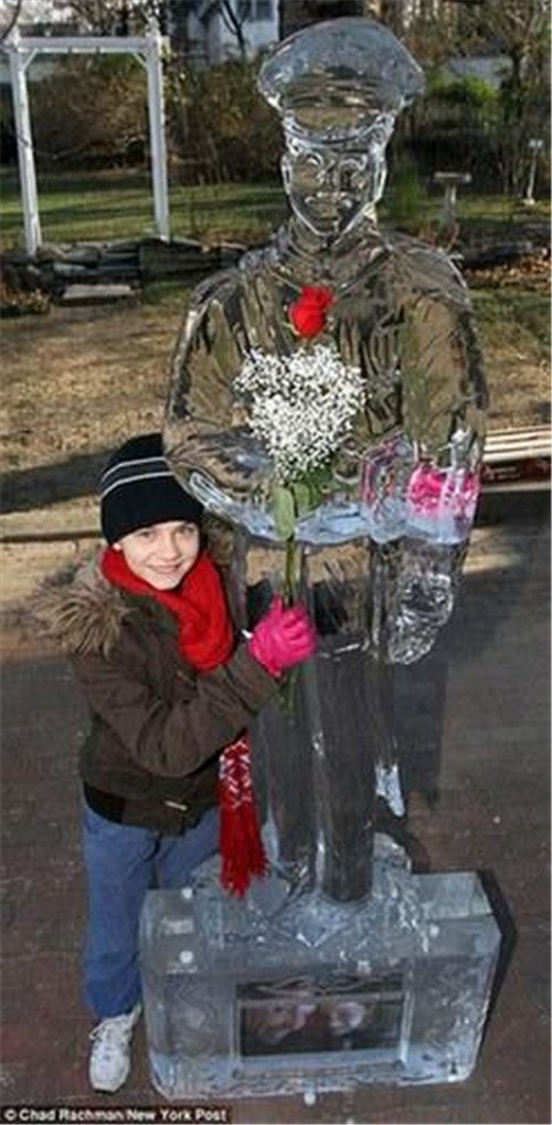 320名圣诞老人整体冲浪？？？八一八圣诞节奇闻趣事