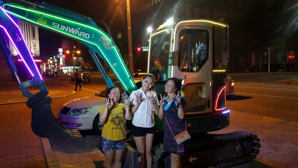 嘉義市长大赞必发智能挖掘机环台义举