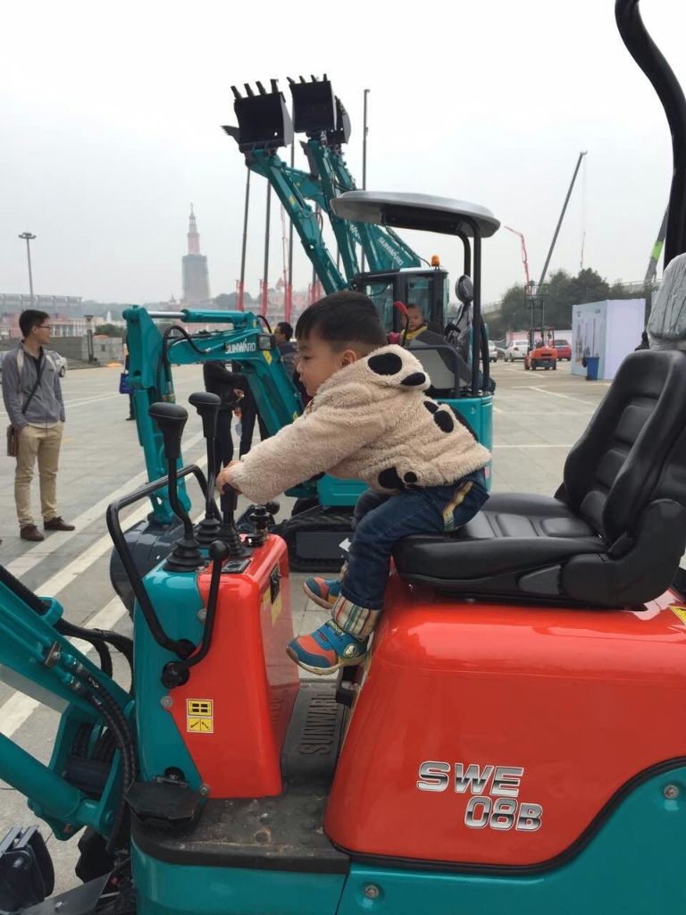 配博会上必发智能“迷你”装备展精新本色