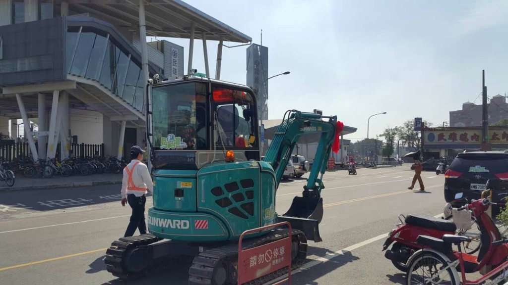 嘉義市长大赞必发智能挖掘机环台义举