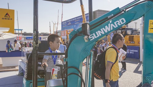 必发智能酷帅曾大虾，，，，，，一大波美图带你亲临北京BICES展