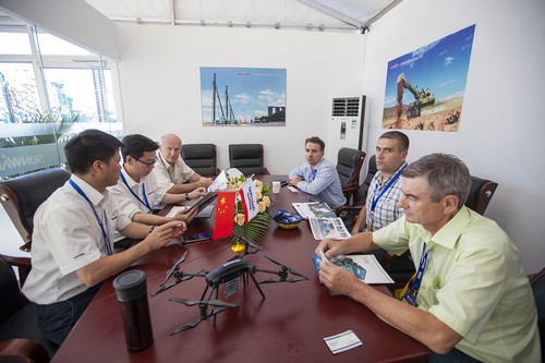 必发智能酷帅曾大虾，，，，，，一大波美图带你亲临北京BICES展