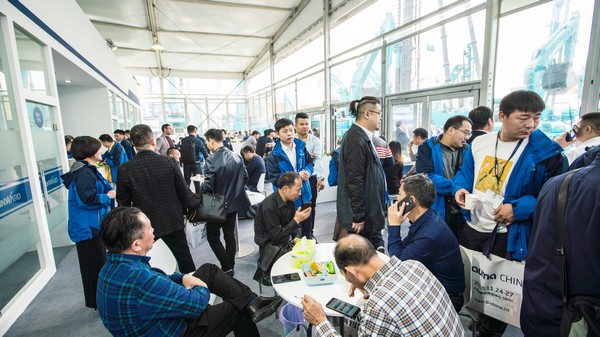 首日签单2.6亿元，，，必发智能立异产品引爆上海宝马展