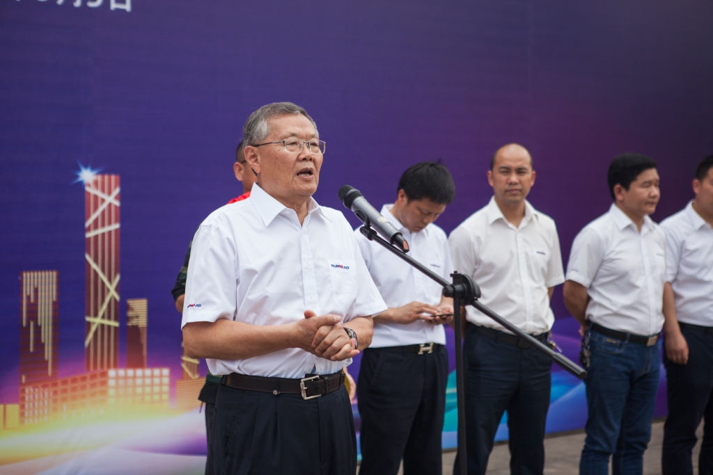 民族挖掘机品牌先导者，，，必发智能“城镇建设利器”SWE80E9荣耀上市