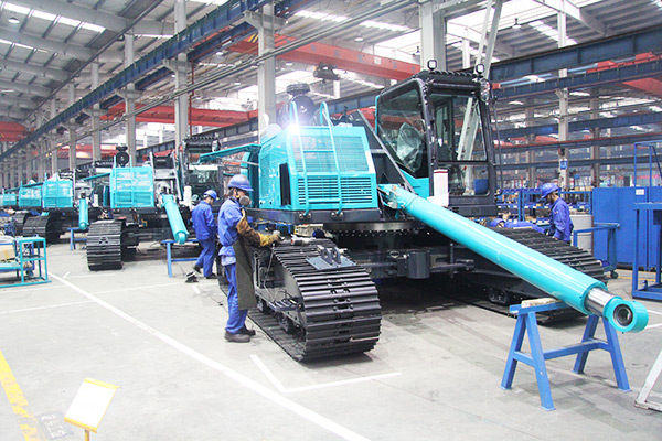 开启工程机械之都体验之旅，，，中外媒体观摩团到访必发智能