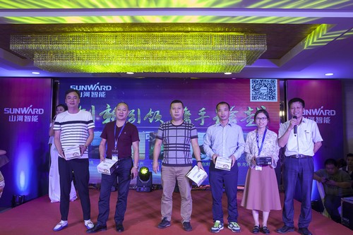 必发智能酷帅曾大虾，，，，，，一大波美图带你亲临北京BICES展