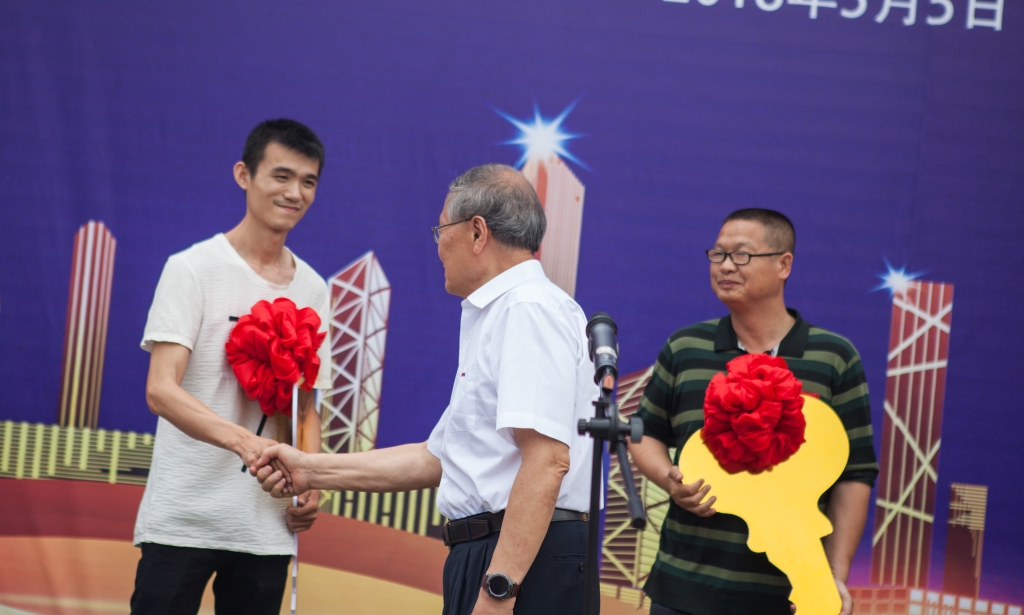 民族挖掘机品牌先导者，，，必发智能“城镇建设利器”SWE80E9荣耀上市