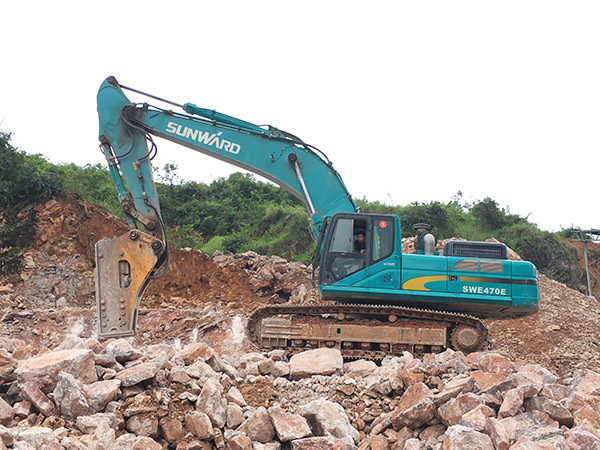 看石场风云怎样演绎？？？必发智能矿山战神SWE470E大型挖掘机一锤定音！