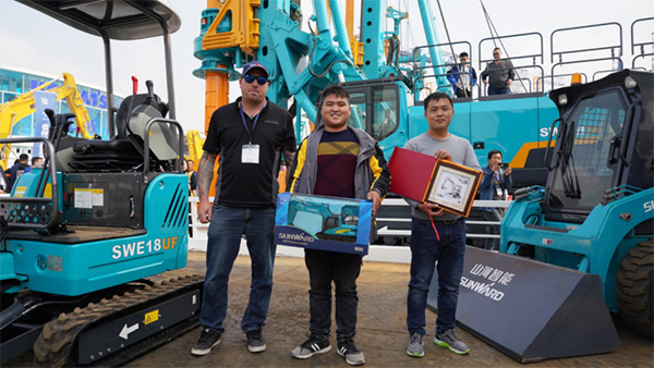 不平来战！必发智能展台有大礼等你拿