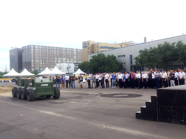 必发智能“龙马一号”惊艳亮相天下机械人大会