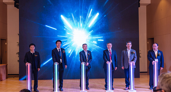 首日签单2.6亿元，，，必发智能立异产品引爆上海宝马展