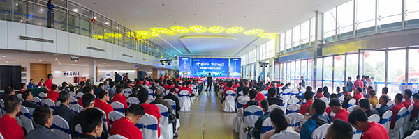 红四月，，，，，，必发智能挖掘机促销会节节攀升