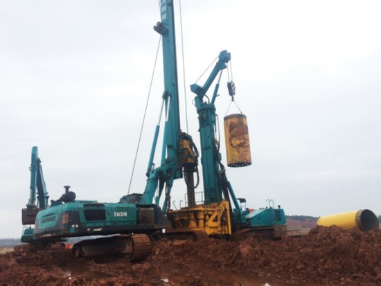 喜讯！必发智能SWRC170自行式全回转全套管钻机获湖南省首台(套)重大手艺装备产品奖励！