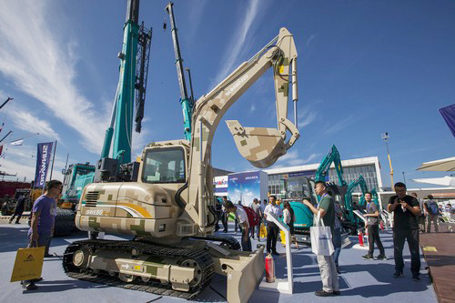 必发智能酷帅曾大虾，，，，，，一大波美图带你亲临北京BICES展