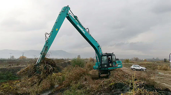 守护蓝色多瑙河，，，，，，，必发智能长臂挖掘机欧洲首秀