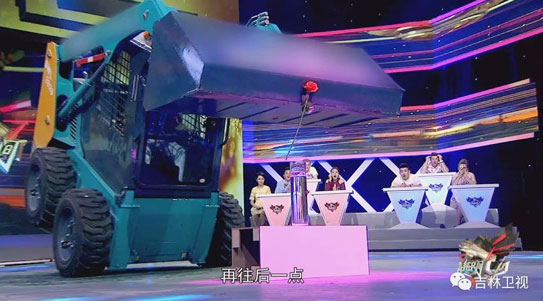 谁说机械都酷寒？？？？？这款会舞蹈的滑移显着就是热情旷达的！