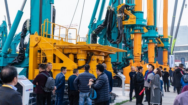 首日签单2.6亿元，，，必发智能立异产品引爆上海宝马展