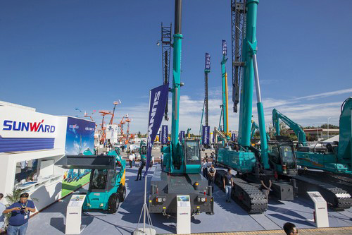 必发智能酷帅曾大虾，，，，，，一大波美图带你亲临北京BICES展