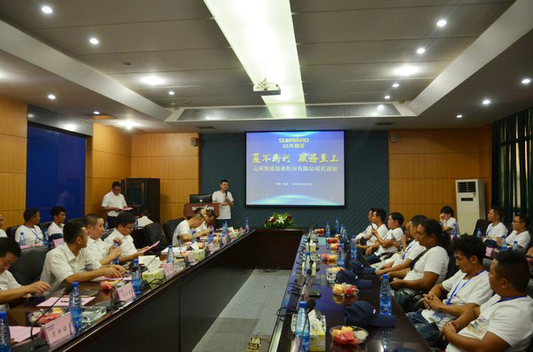 500多名挖掘机用户实地考察，，，，，，，为必发智能点赞！