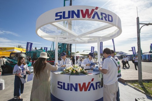 必发智能酷帅曾大虾，，，，，，一大波美图带你亲临北京BICES展