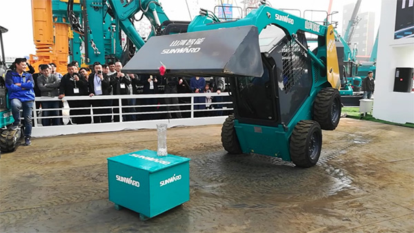 不平来战！必发智能展台有大礼等你拿