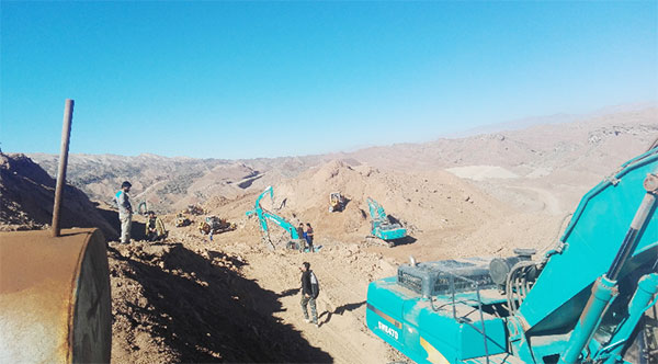 伊朗客户点赞必发智能全系列液压挖掘机