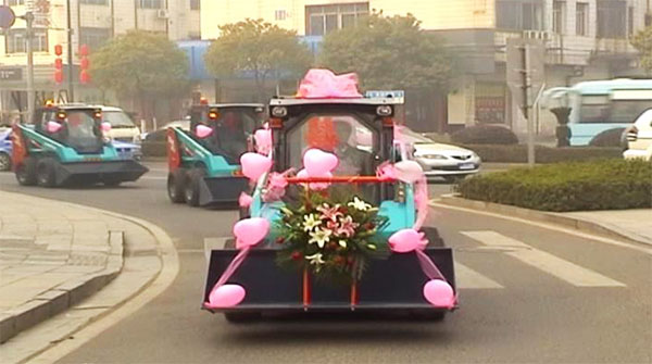 谁说机械都酷寒？？？？？这款会舞蹈的滑移显着就是热情旷达的！