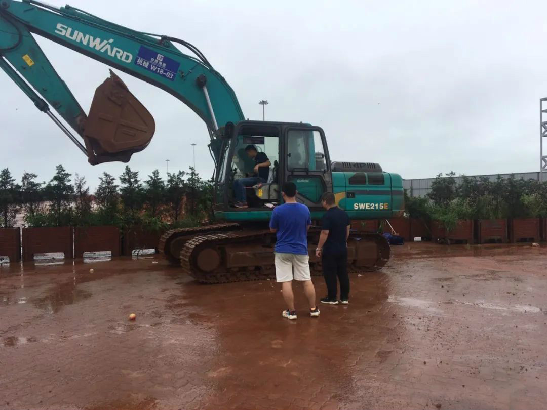 感恩相伴 关爱相随——必发智能效劳万里行走进豫鲁黔