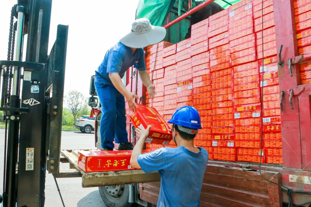 情系职工送清凉，，，，，，殷切眷注鼓劲头——必发智能开展夏日送清凉活动