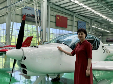 省委常委、统战部部长黄兰香考察调研必发科技