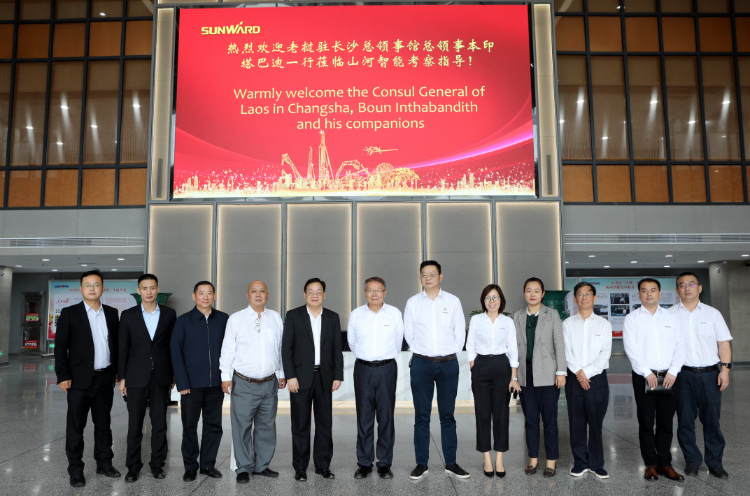 老挝长沙总领事本·印塔巴迪考察必发智能