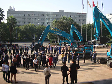 5万万! 必发智能挖掘机订货会立异高