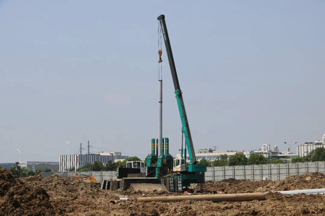 液压静力压桩机从1台到21台，，，，，他只用了8年！