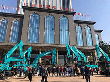 5万万! 必发智能挖掘机订货会立异高