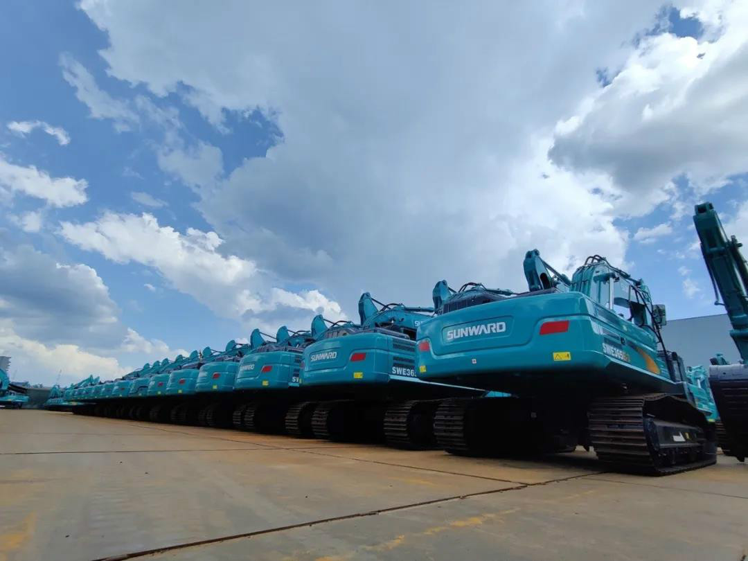 以先导式立异实现挖掘机从无到有，，，，，从小到大，，，，，从大到强！