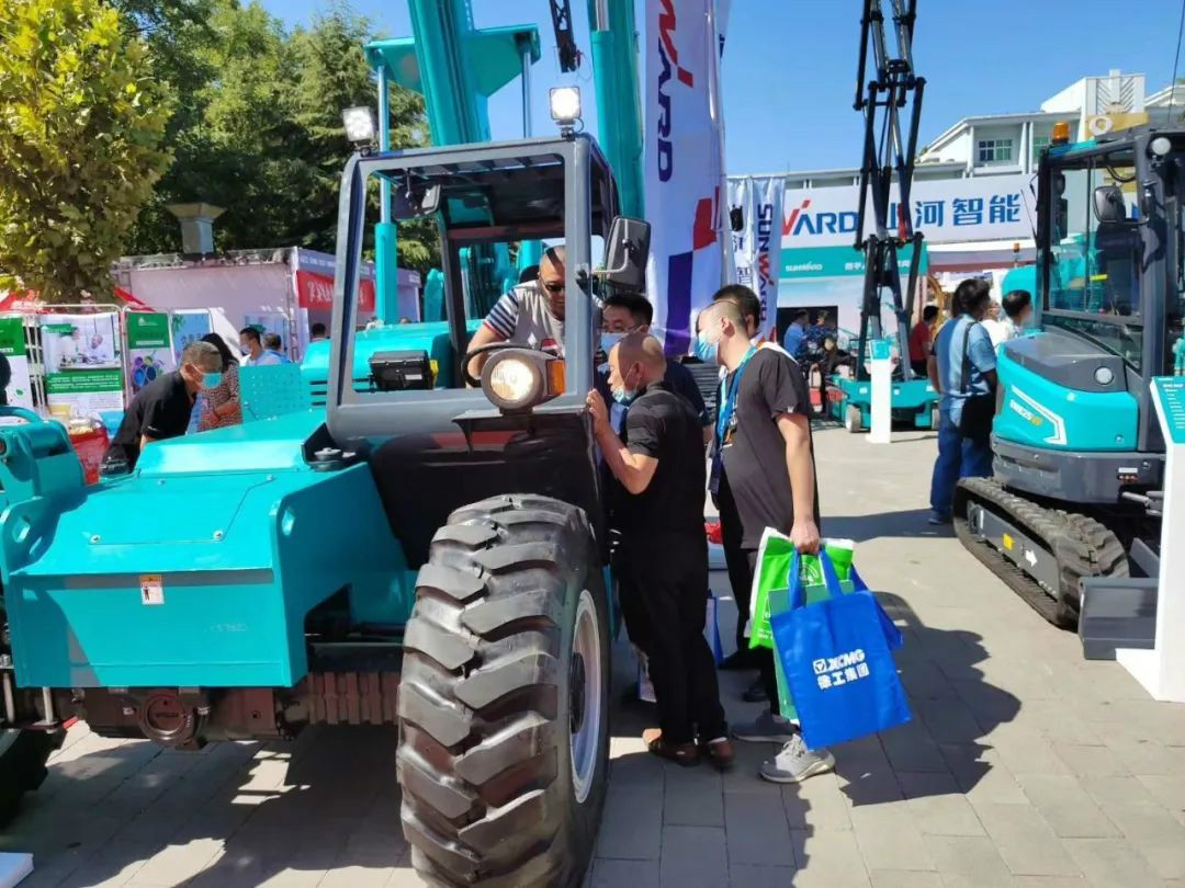 必发智能高空作业装备“吸睛”雄安展