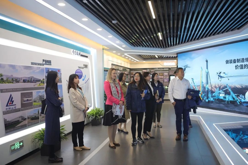 英国驻广州总领事贺颂雅考察必发智能