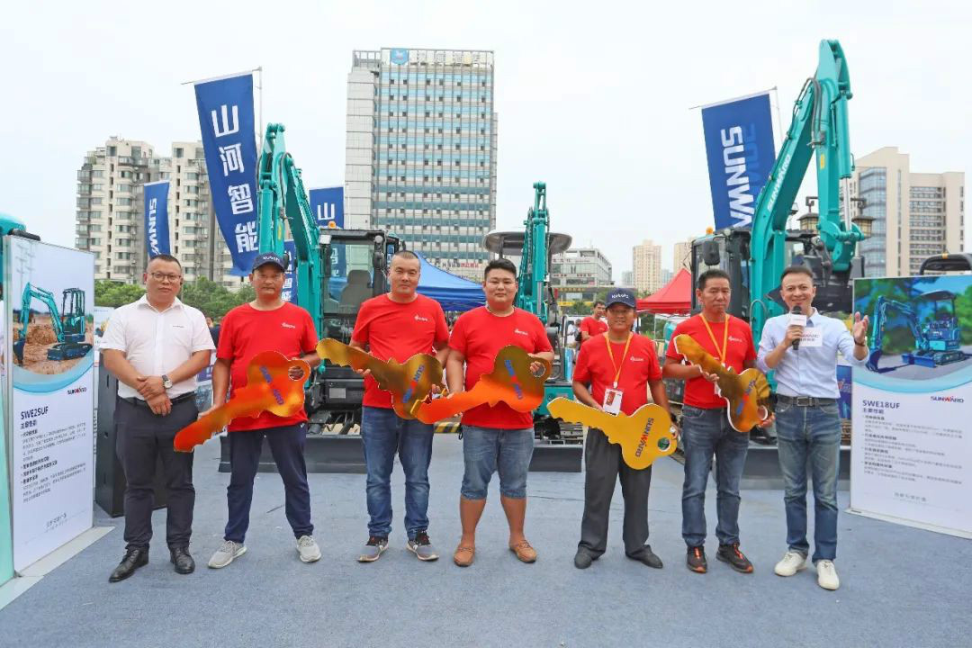 2020全球微挖大会 必发智能精品微挖赢得满堂彩