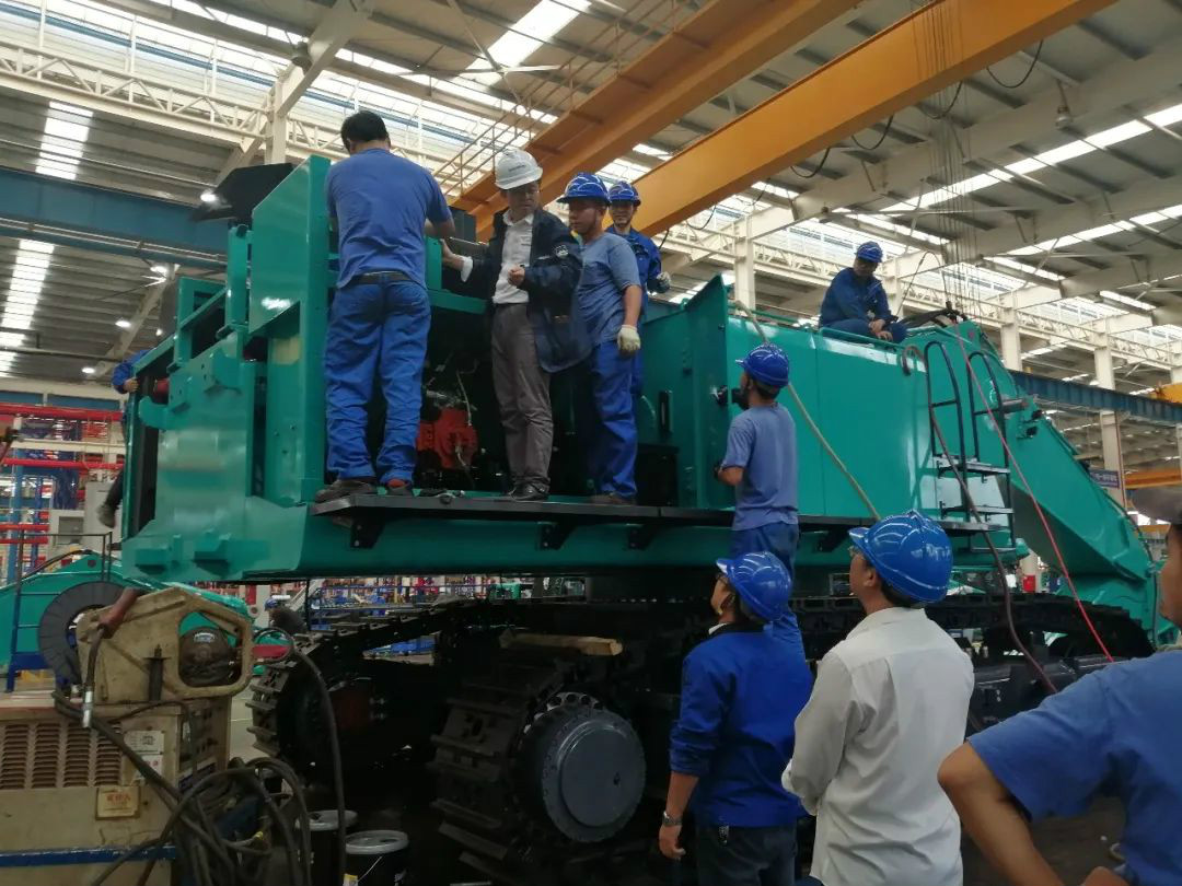 立异再出效果！必发智能超大型履带式液压挖掘机下线