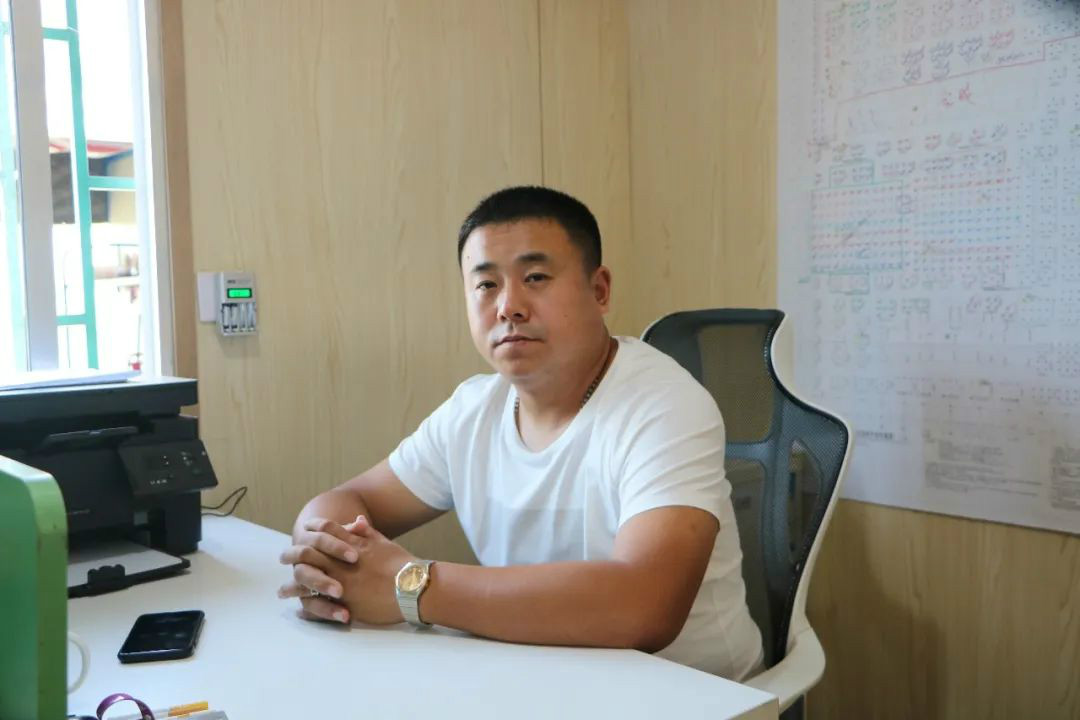 液压静力压桩机从1台到21台，，，，，他只用了8年！