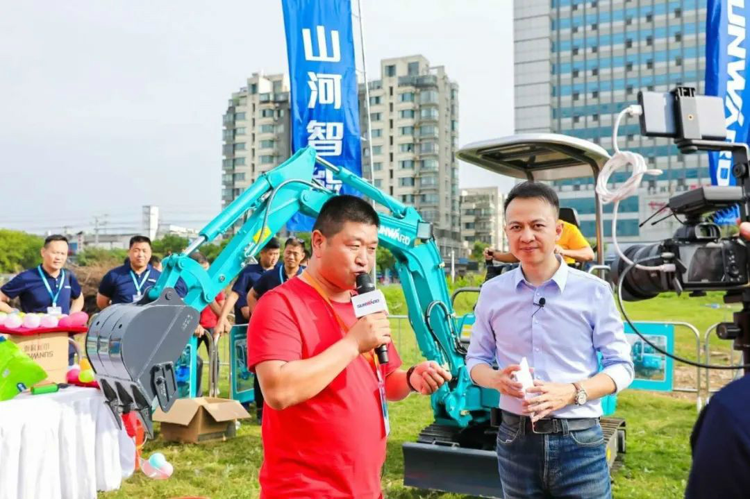 2020全球微挖大会 必发智能精品微挖赢得满堂彩