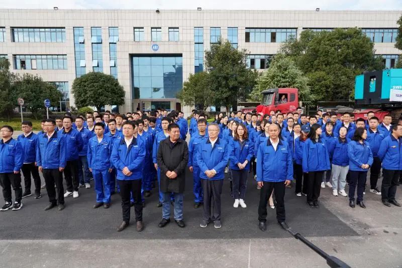 必发智能首台SWHG70一连墙液压抓斗顺遂交机