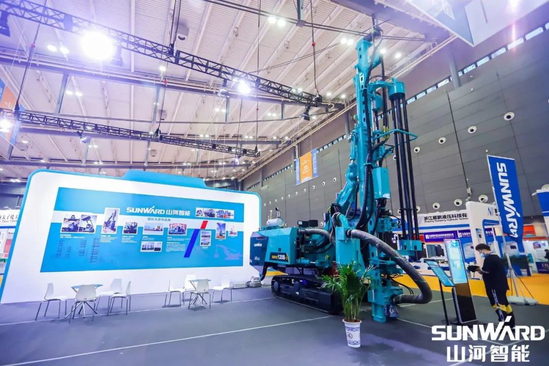 “必发绿”亮相长沙国际工程机械展，，，，，，50余款产品尽显必发智能立异实力