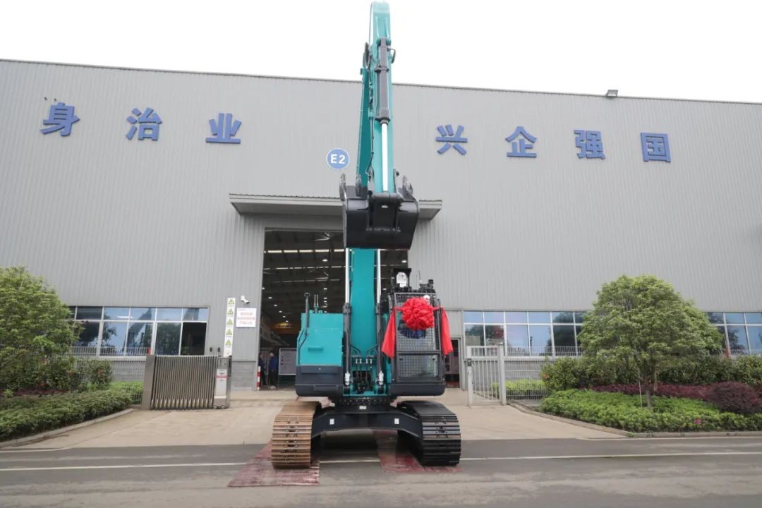 天下首台！必发智能SWE240FED电动智能挖掘机下线