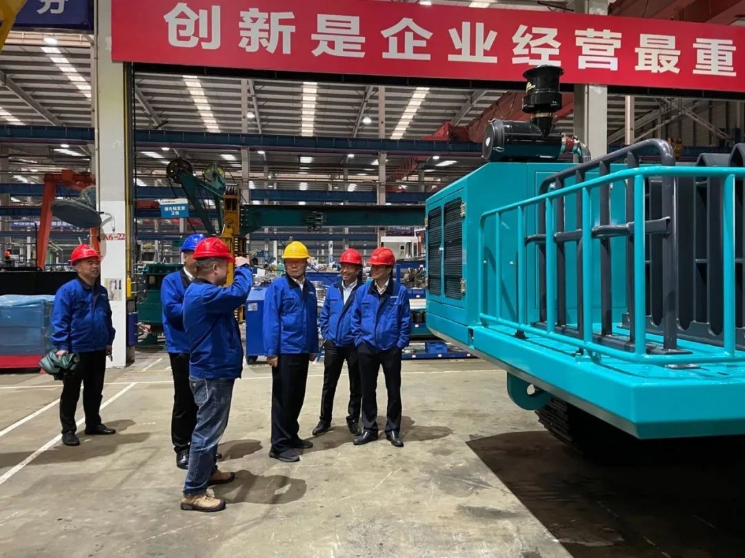 联合开发出效果！必发智能压裂管道运输车下线