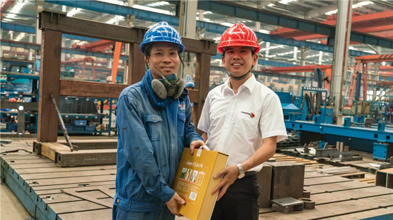 万力集团“送清凉”活动，，，，，，慰问一线员工