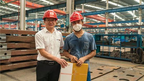 万力集团“送清凉”活动，，，，，，慰问一线员工