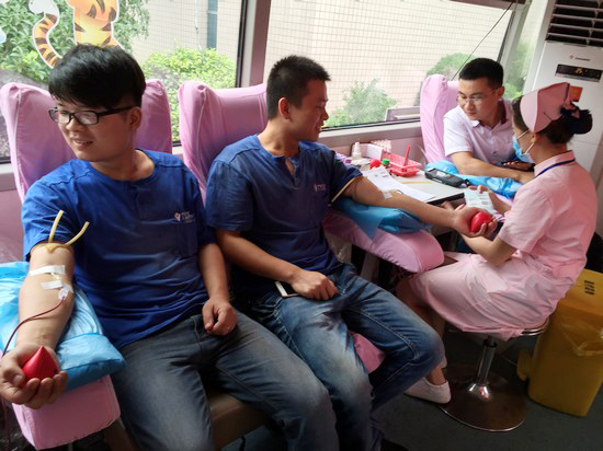 血液毗连你我大爱感动星城——记必发智能2016年夏日无偿献血活动