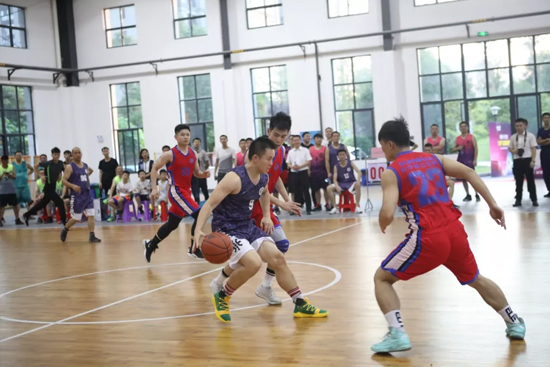 以球为媒，，，，首届“必发杯”篮球约请赛架起政企连心桥